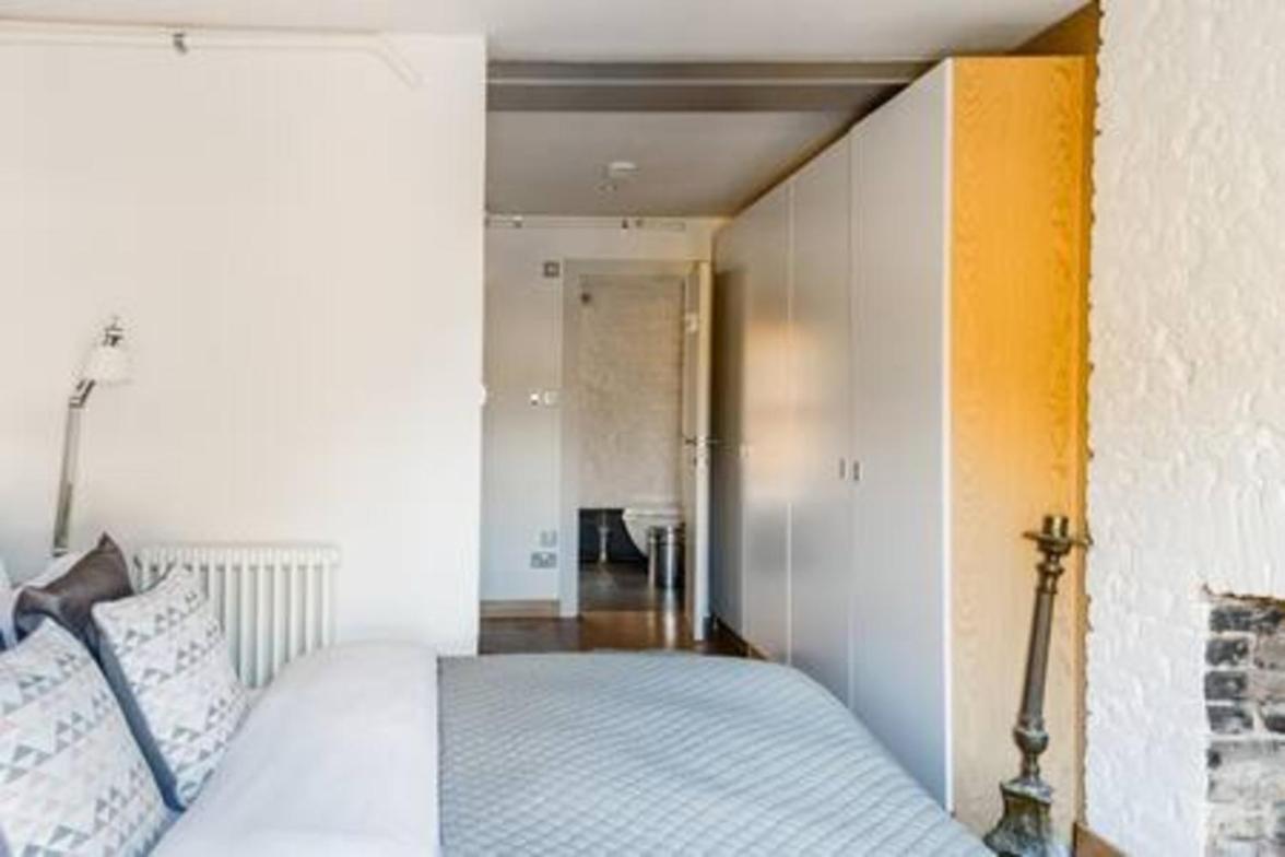 Experience In Amazing Reconverted Gin House Appartement Londen