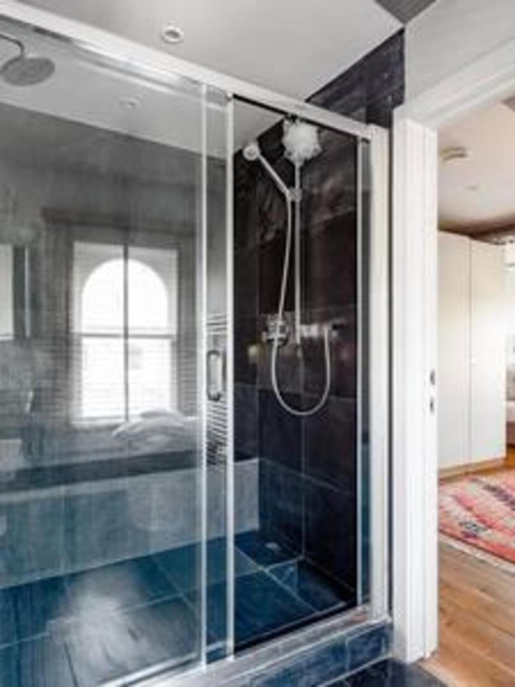 Experience In Amazing Reconverted Gin House Appartement Londen