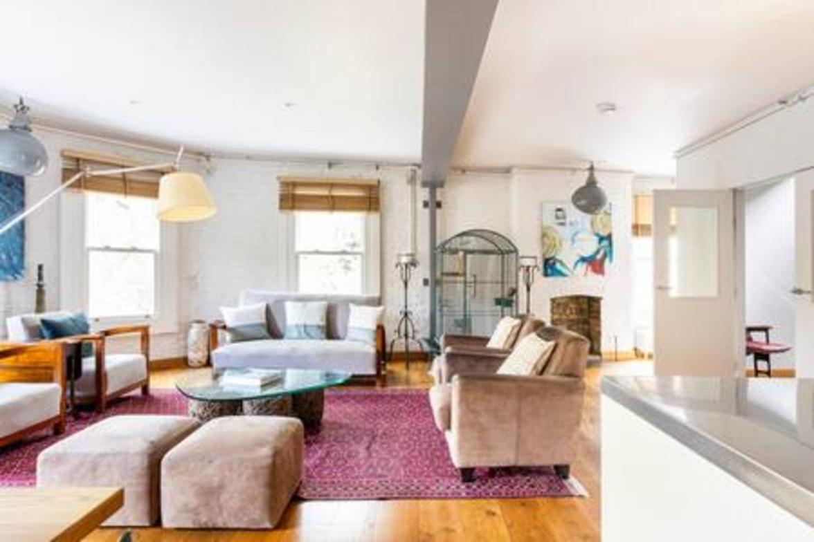 Experience In Amazing Reconverted Gin House * Londen