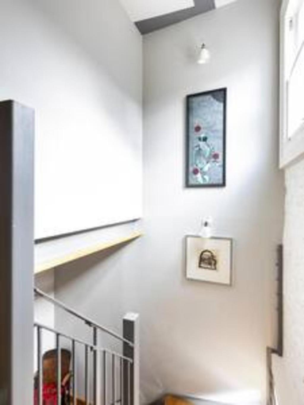 Experience In Amazing Reconverted Gin House Appartement