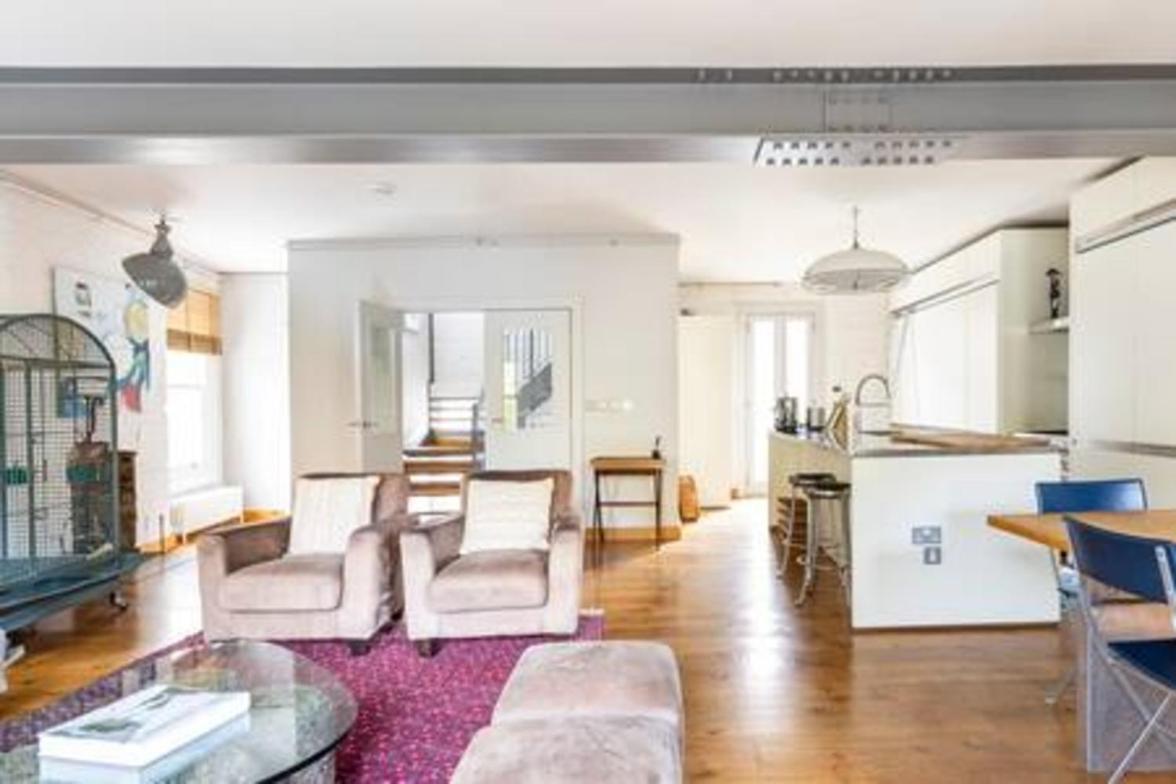 Appartement Experience In Amazing Reconverted Gin House Londen