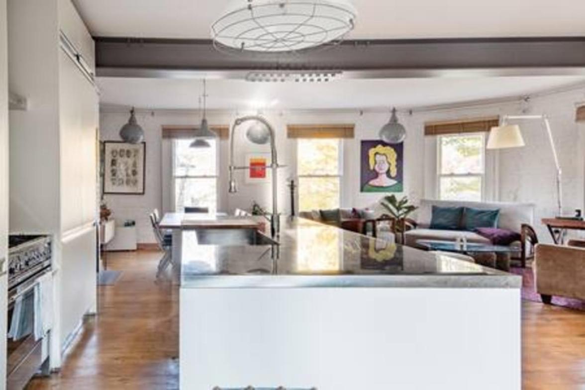 Experience In Amazing Reconverted Gin House * Londen