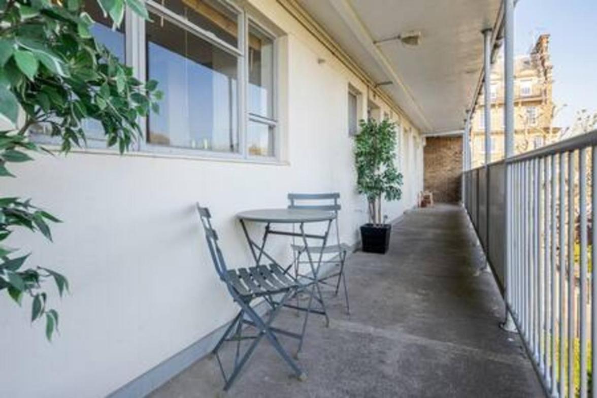 Spacious 2bed In Location Holland Park-n Hill Apartment