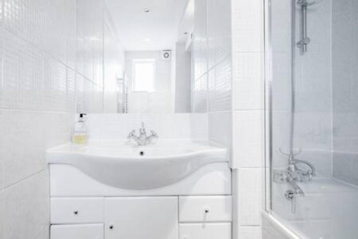 Apartment Spacious 2bed In Location Holland Park-n Hill