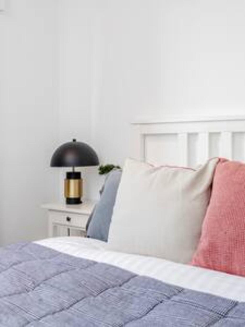 Spacious 2bed In Location Holland Park-n Hill Apartment