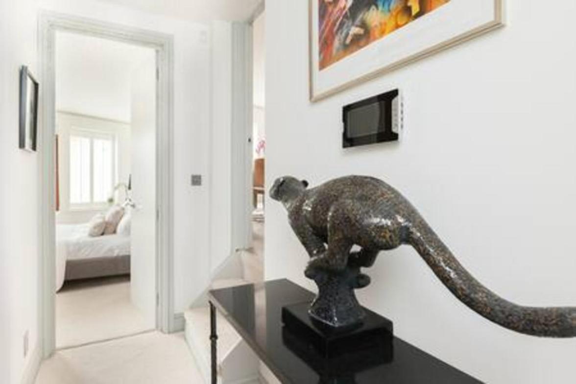 Modern Stylish 2bed2bath Close To Kings Road