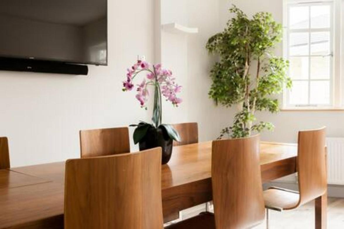 Modern Stylish 2bed2bath Close To Kings Road