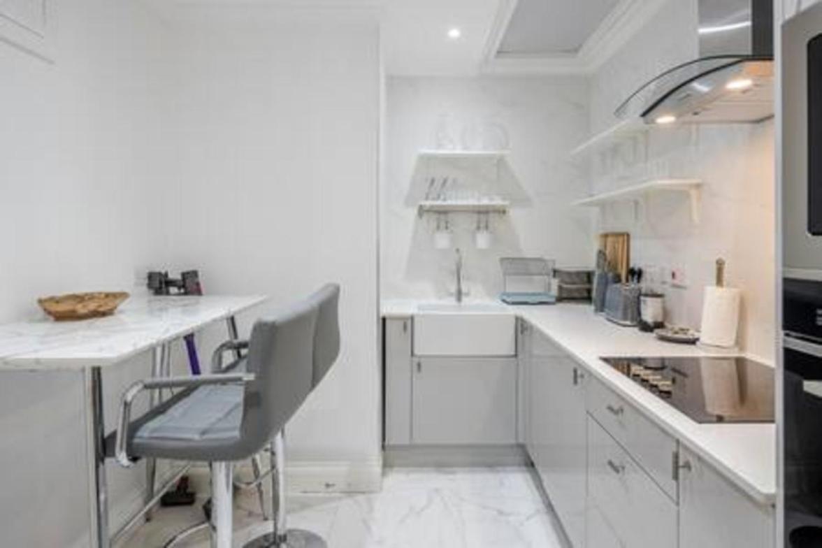 Beautiful Refurbished 2bed2bath Next To Hyde Park *