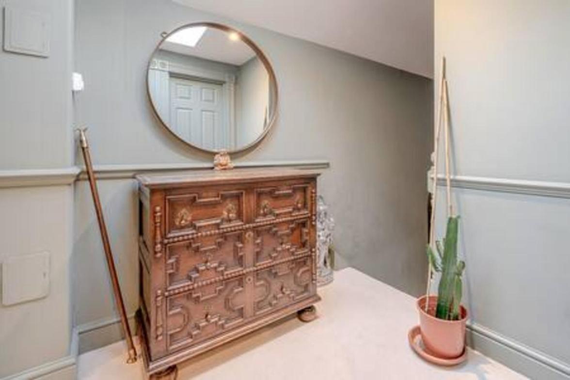 Fabulous Oasis For Unique Experience In Clapham London