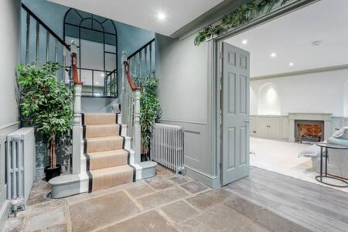 Fabulous Oasis For Unique Experience In Clapham London
