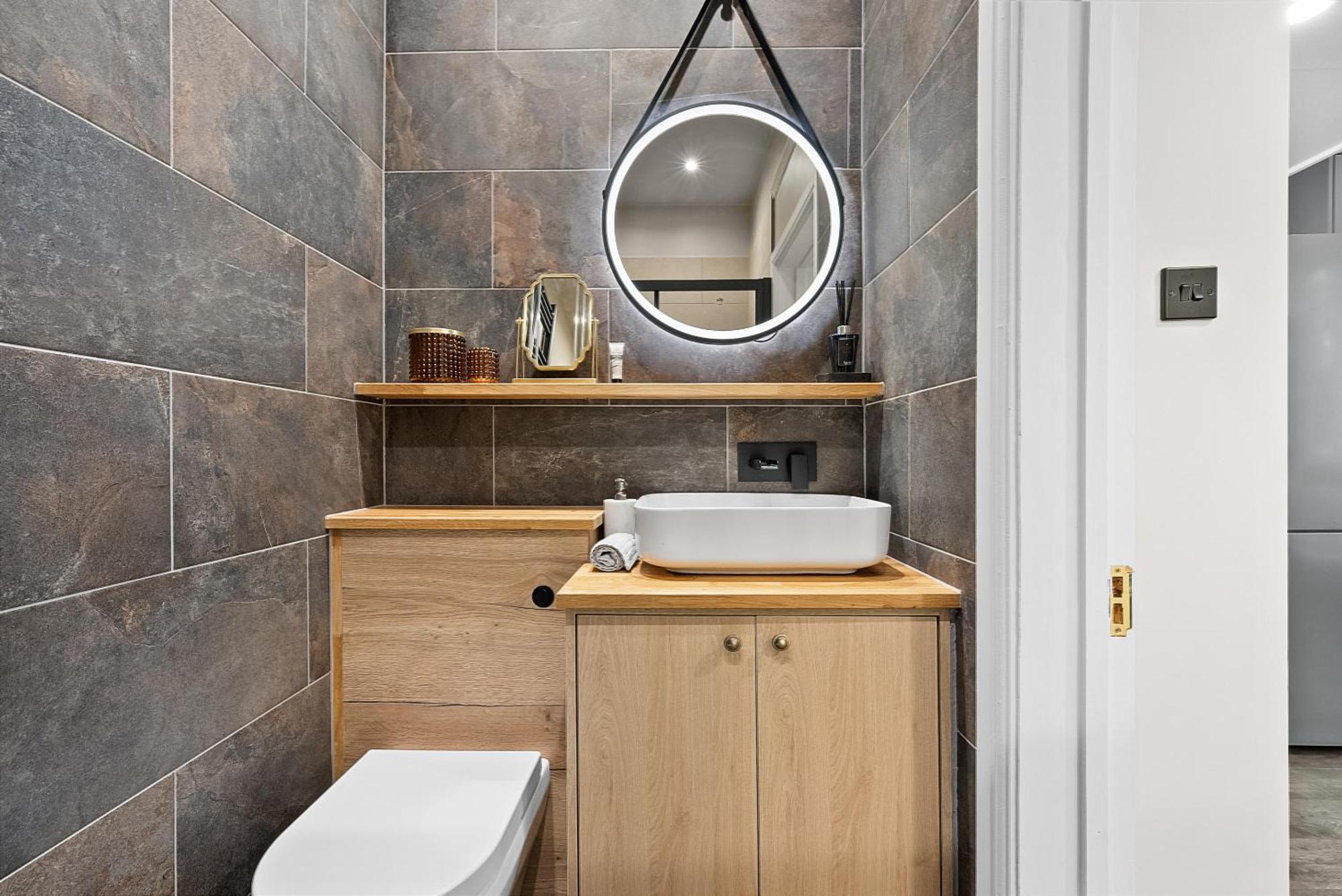 Vichy - The Hampstead Star | Prime Location Londres