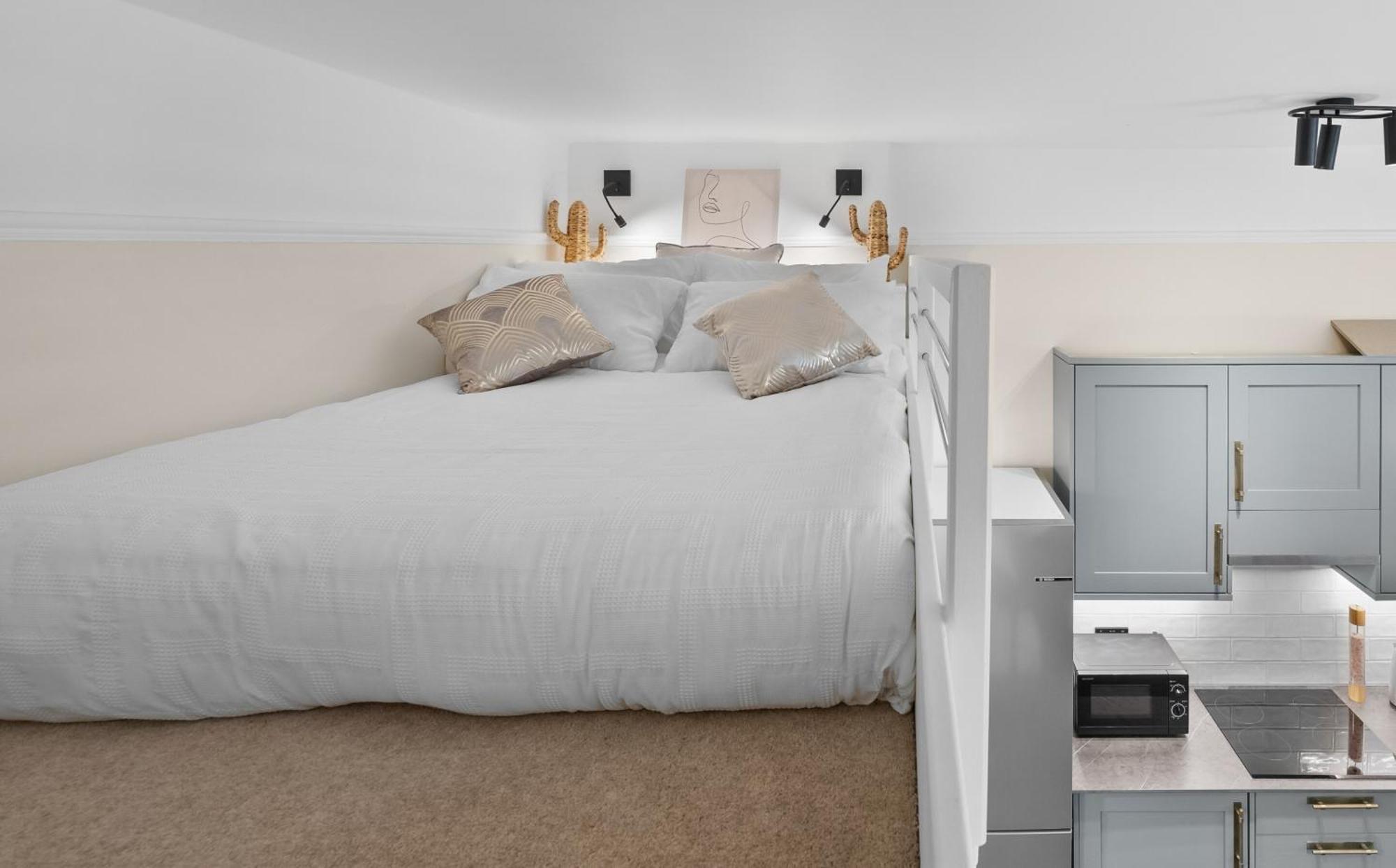Vichy - The Hampstead Star | Prime Location