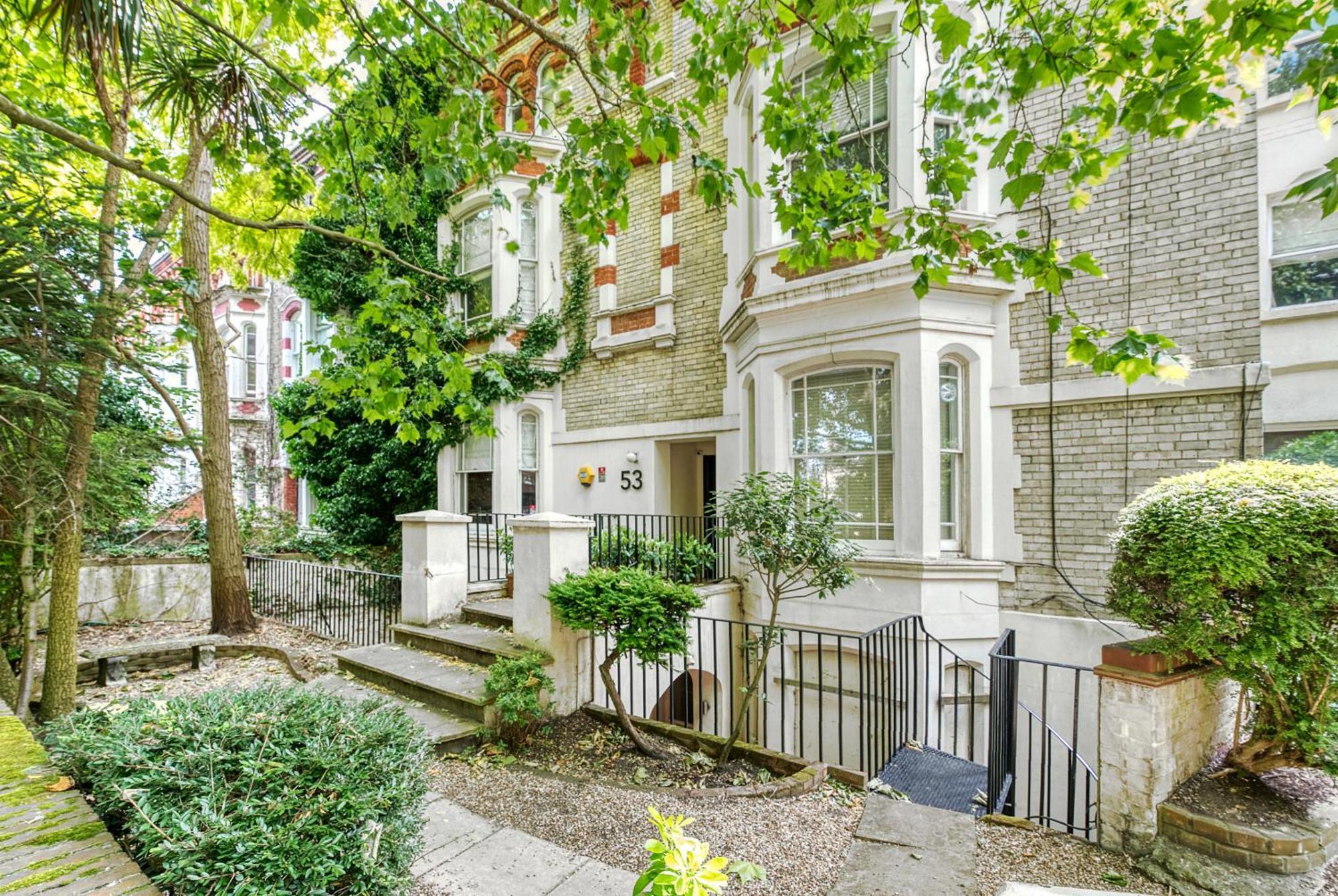 Vichy - The Hampstead Star | Prime Location