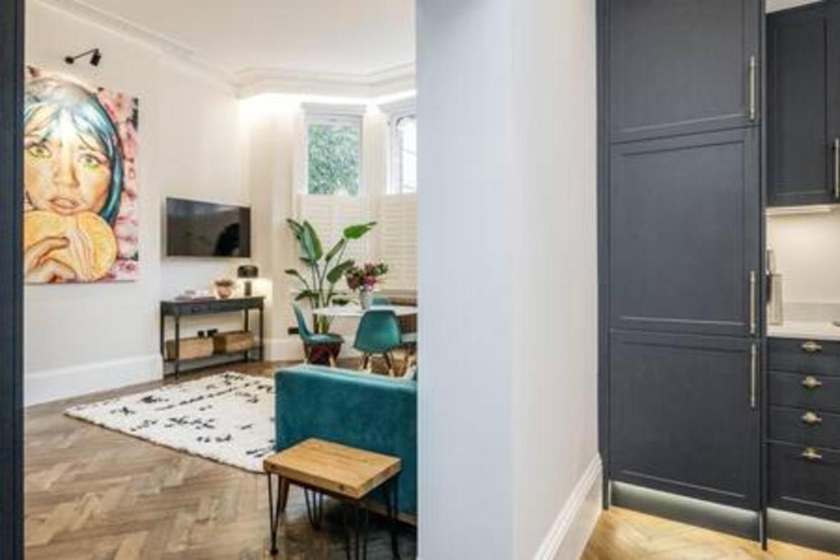 Modern Spacious In Chelsea By Kings Road Apartment London