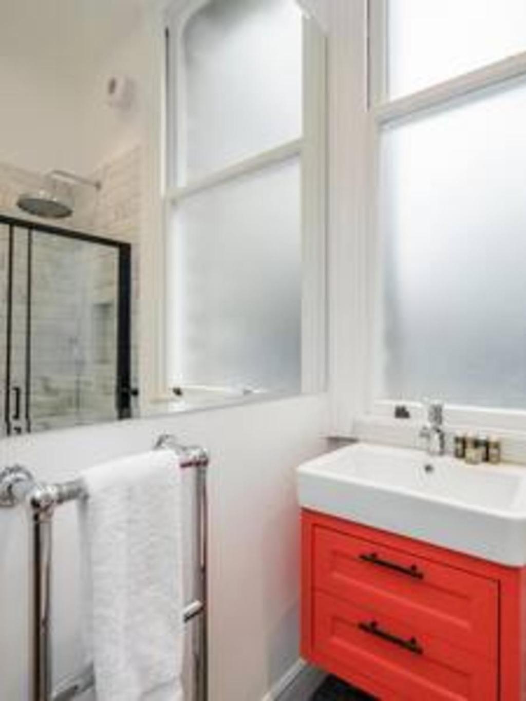 Modern Spacious In Chelsea By Kings Road *