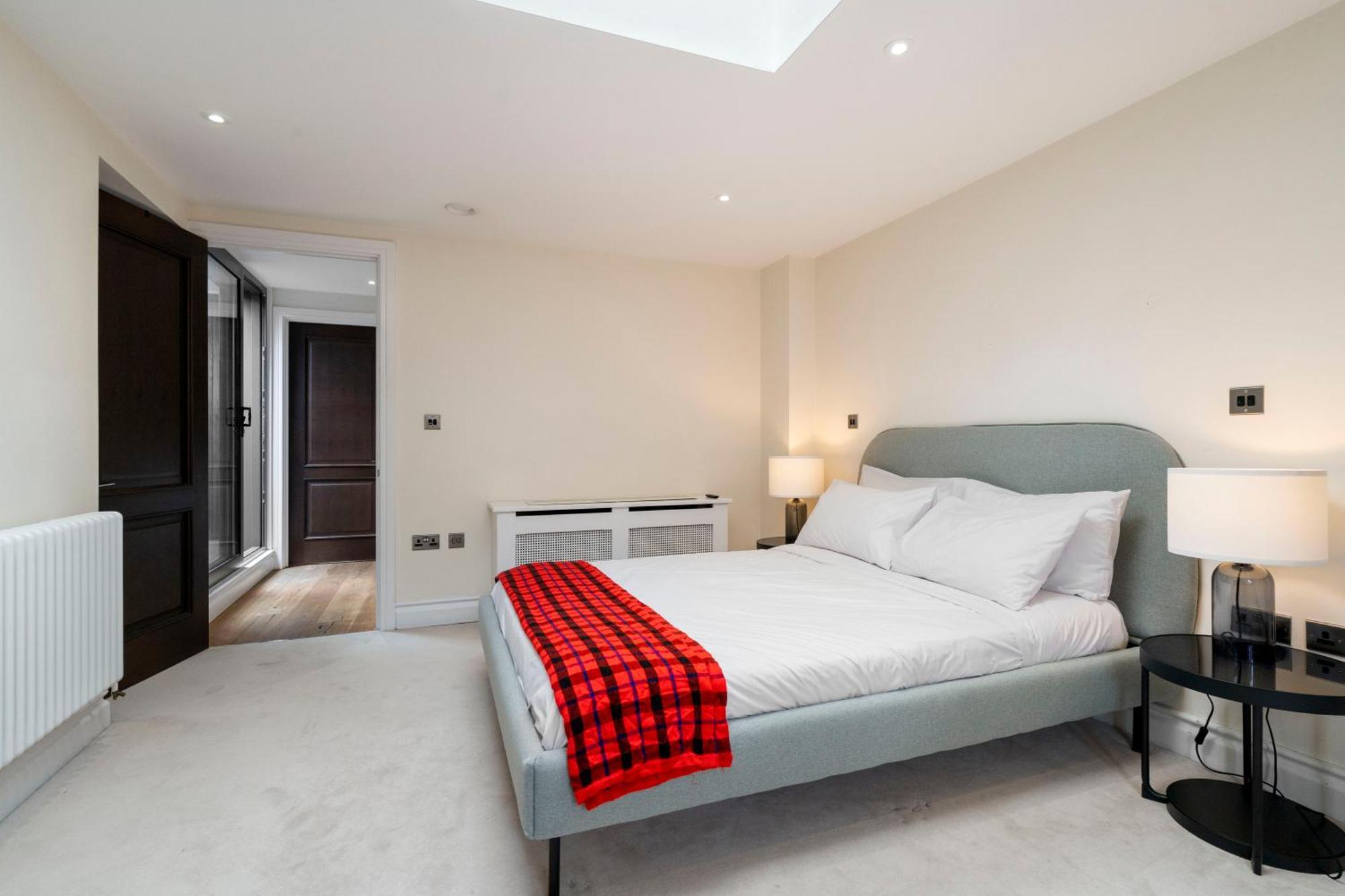 Private In Elegant Duplex *