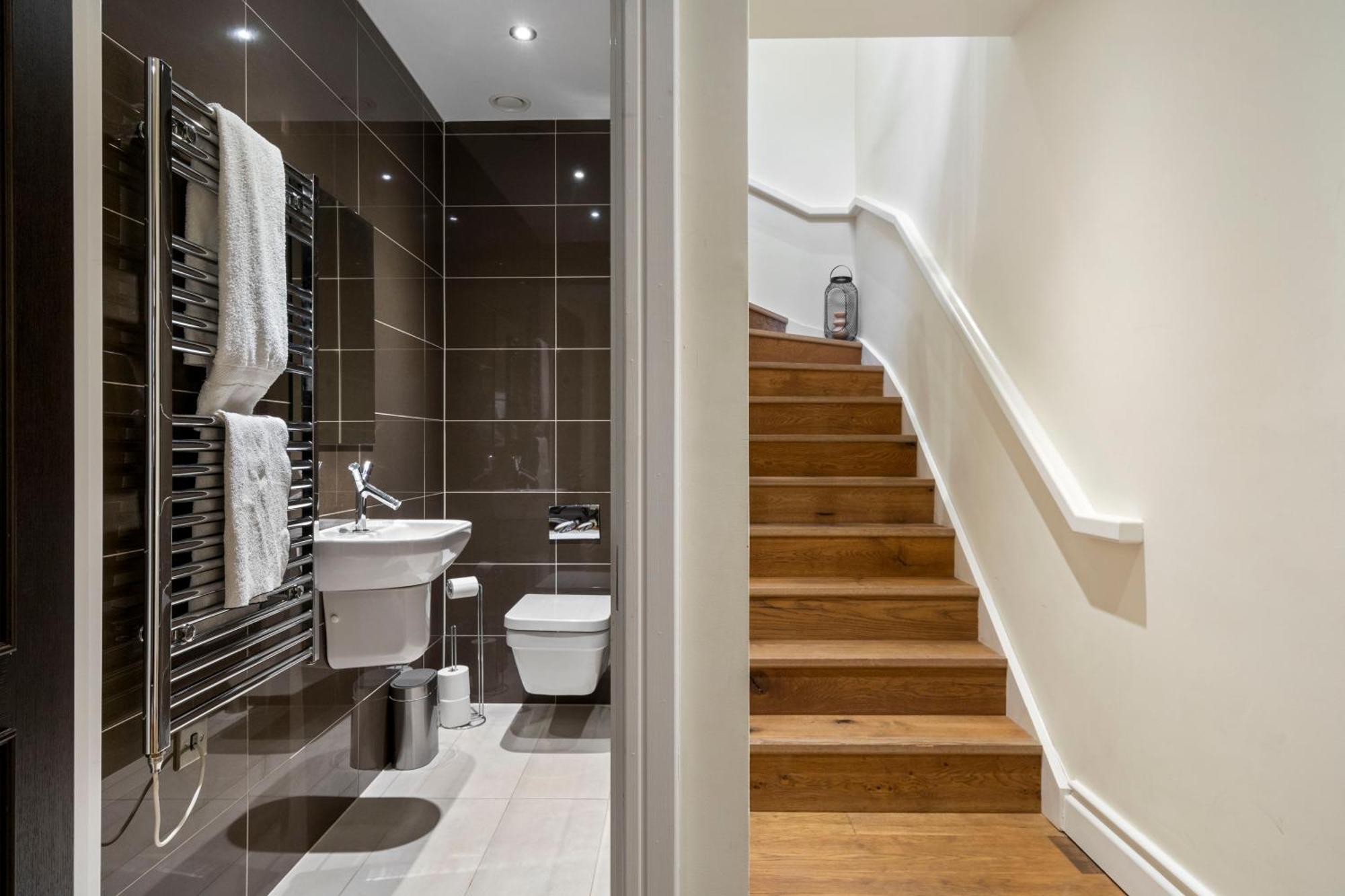 Private In Elegant Duplex Homestay *