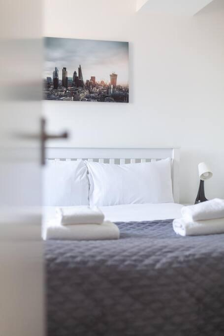 Modern Semi-studio Flat In Historic Setting Apartment *