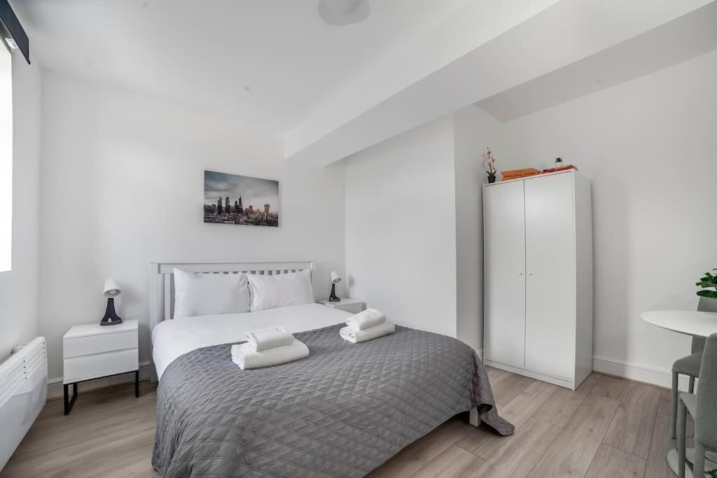 Modern Semi-studio Flat In Historic Setting London