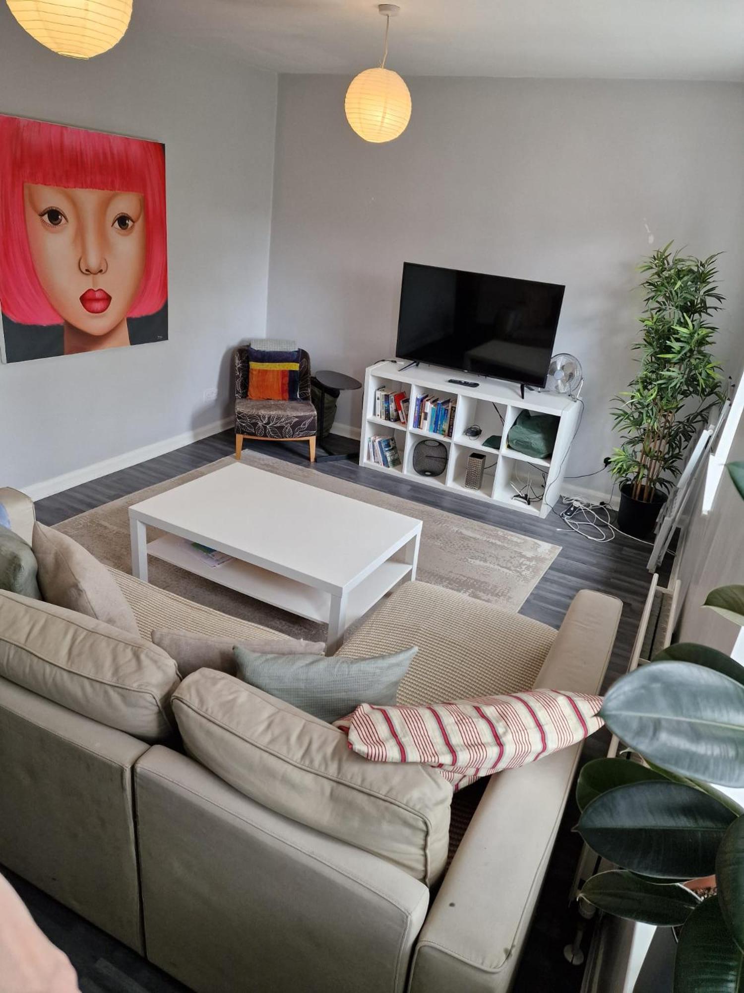 Two Bedroom Duplex In Angel High Street * London