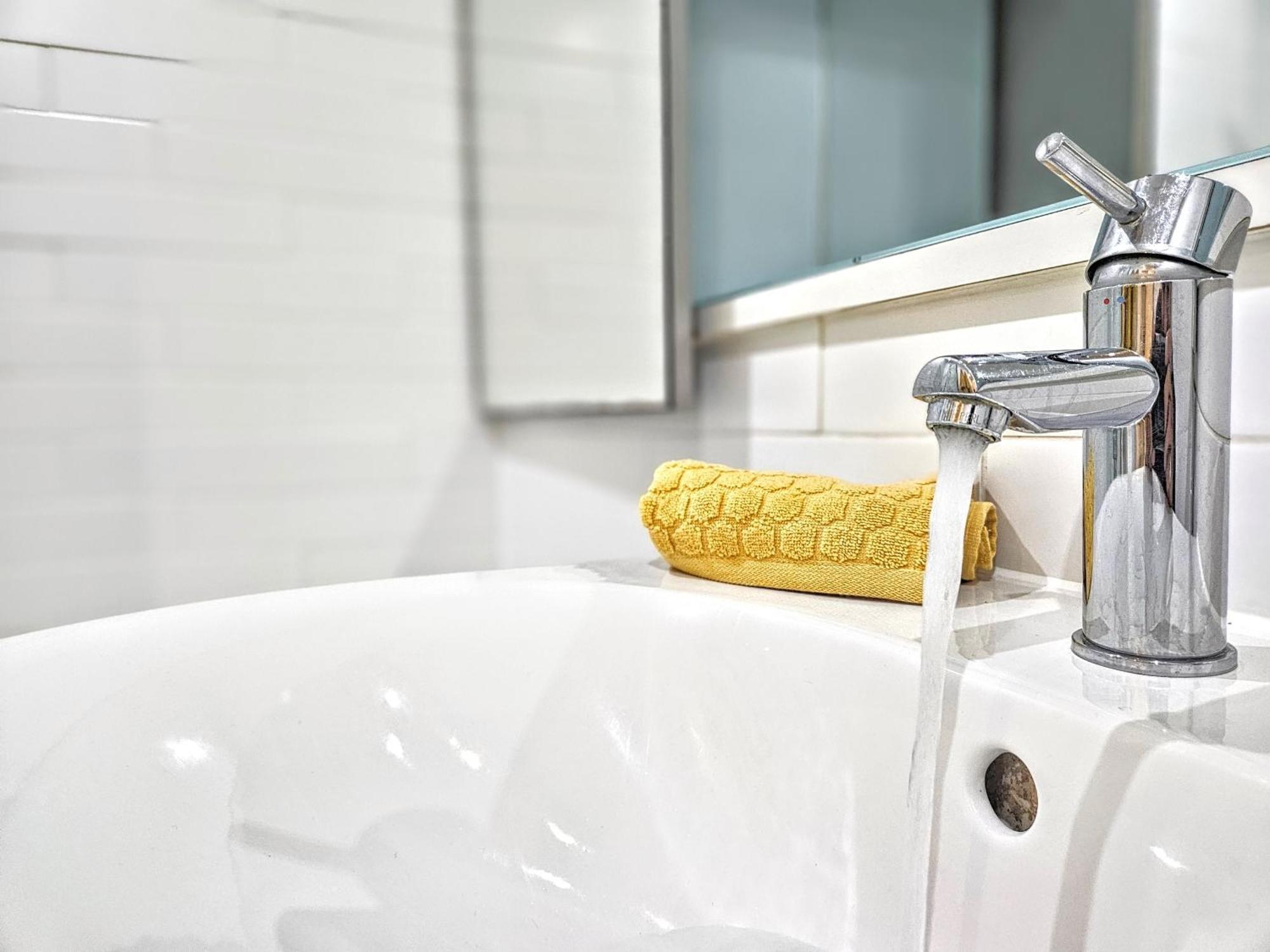 Waterside, Old Street, Angel, Entire Private Apartment London