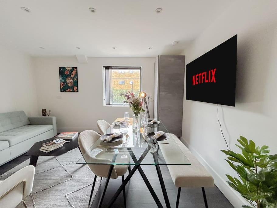Modern One Bedroom Flat In The Heart Of *