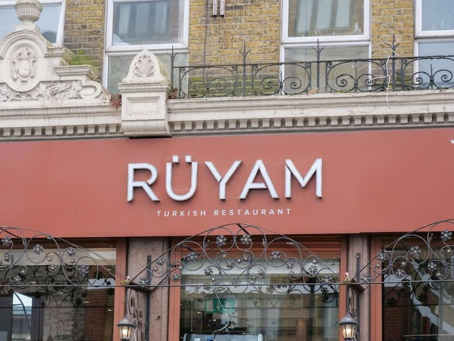Modern One Bedroom Flat In The Heart Of * Londres