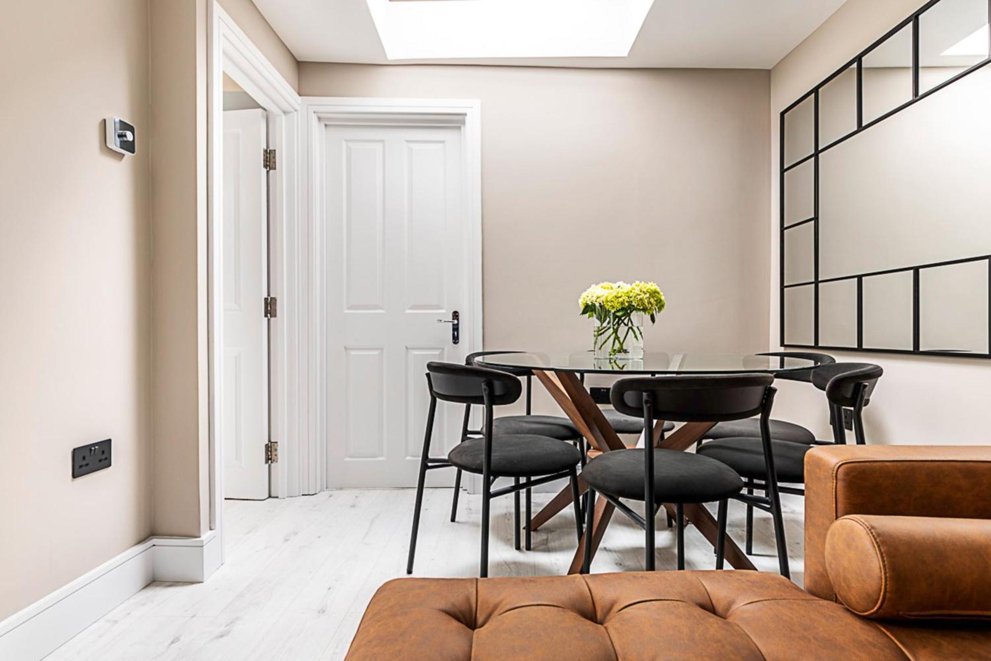 Luxurious 3 Bed Flat With Patio And Garden Apartment
