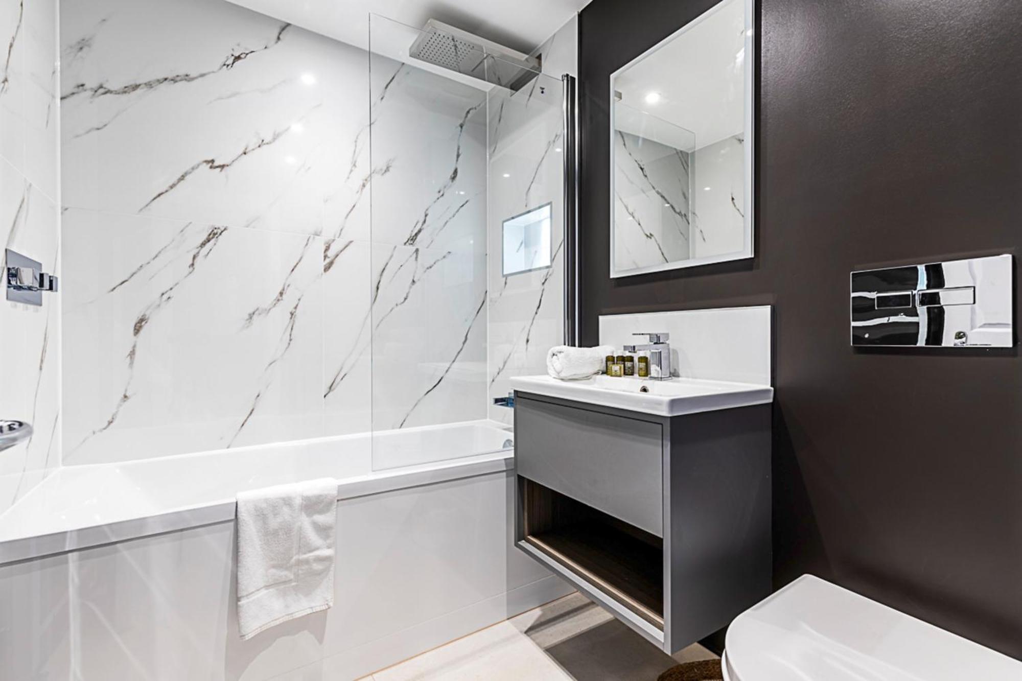 Luxurious 3 Bed Flat With Patio And Garden Apartment