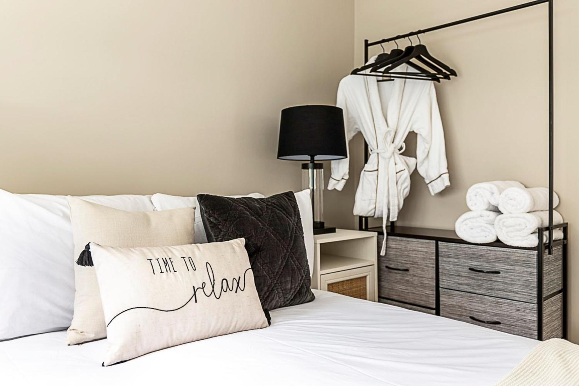 Luxurious 3 Bed Flat With Patio And Garden Apartment London