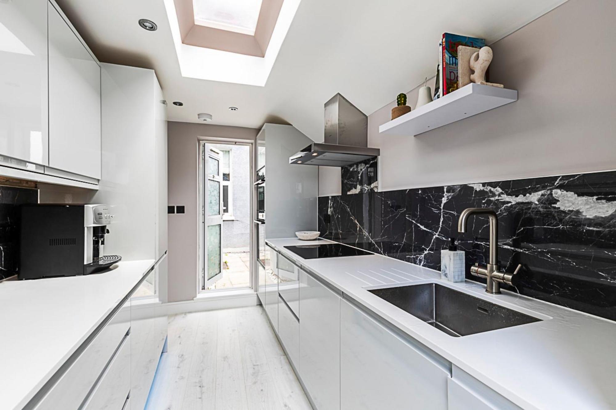 Luxurious 3 Bed Flat With Patio And Garden Apartment London