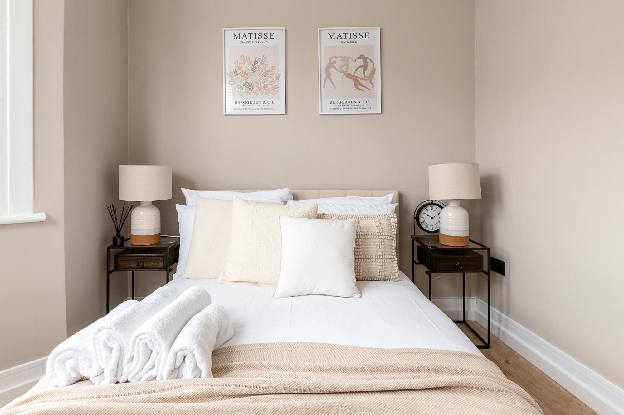 Luxurious 3 Bed Flat With Patio And Garden London