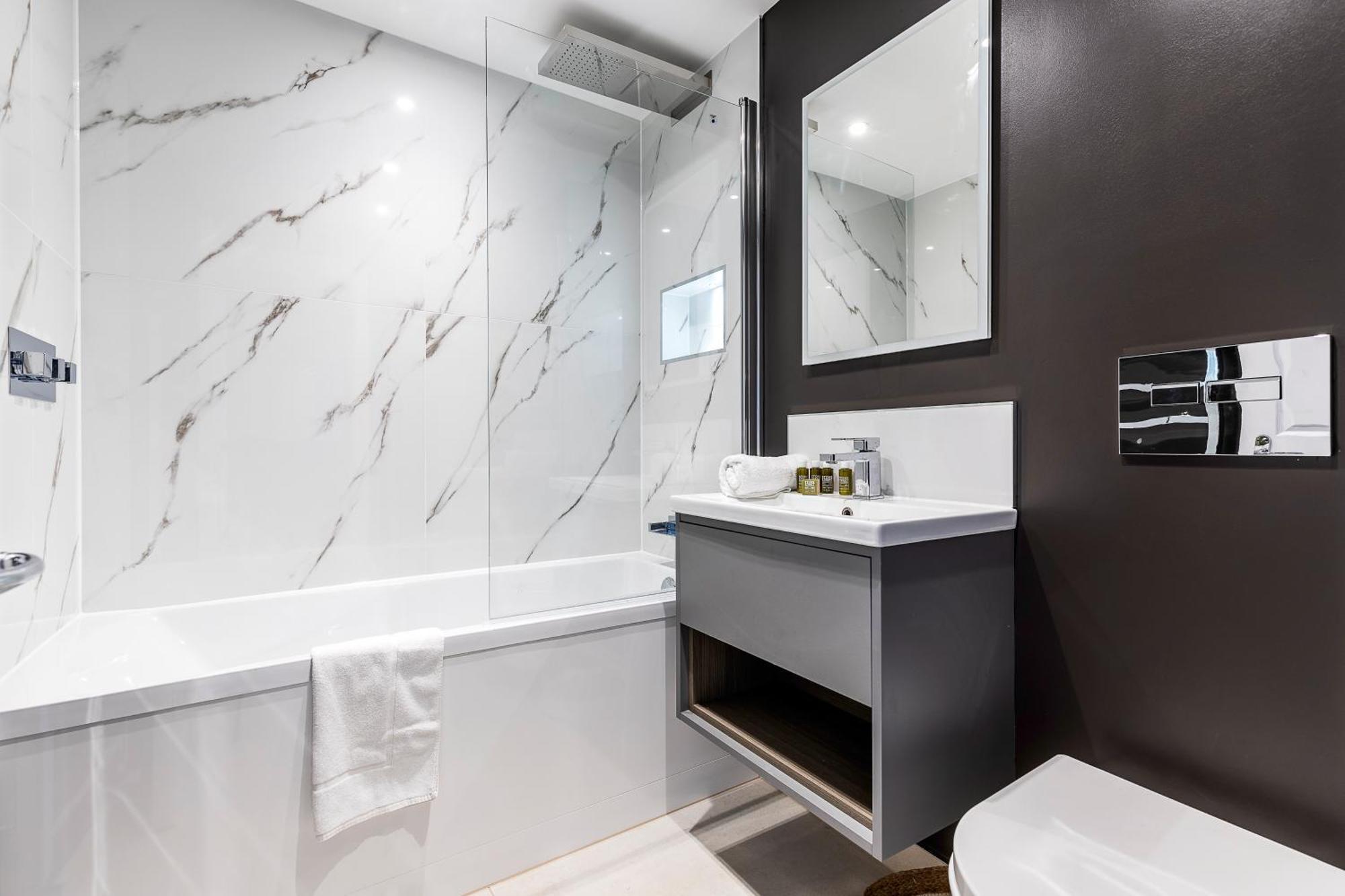 Apartment Luxurious 3 Bed Flat With Patio And Garden