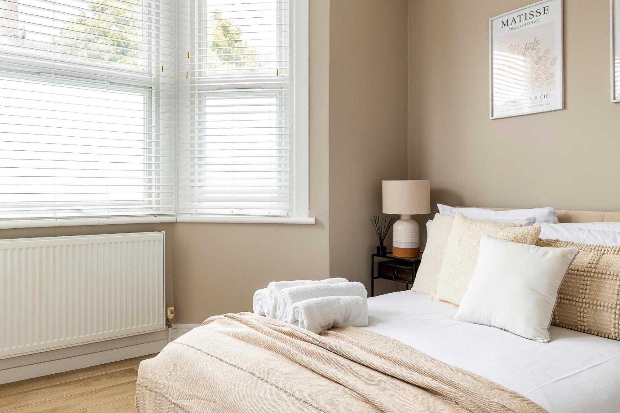 Luxurious 3 Bed Flat With Patio And Garden * London