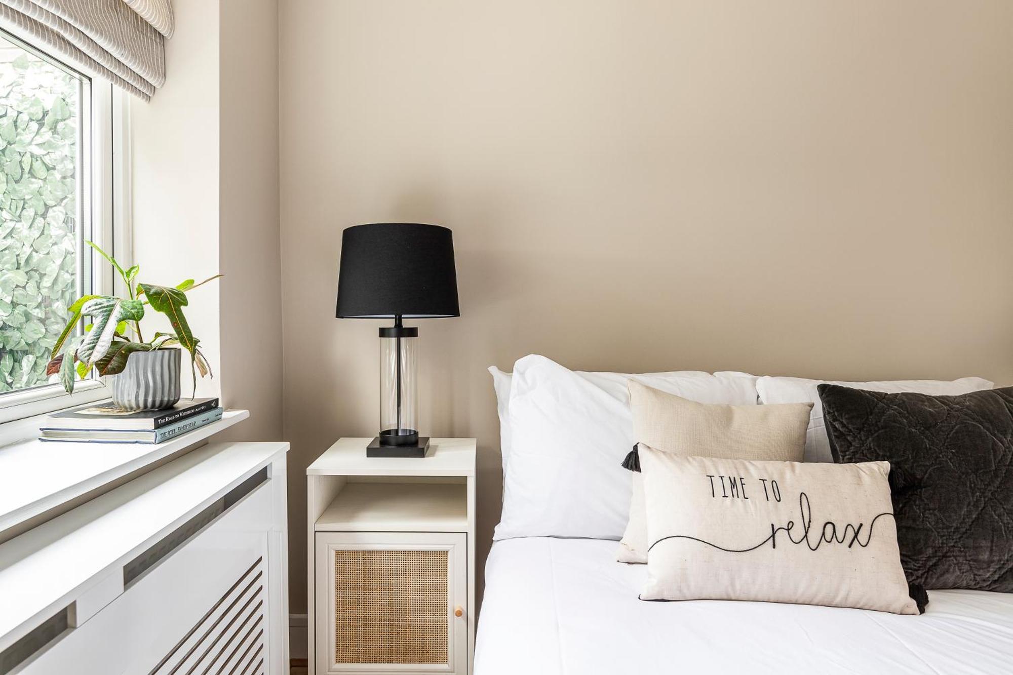 Luxurious 3 Bed Flat With Patio And Garden Apartment *