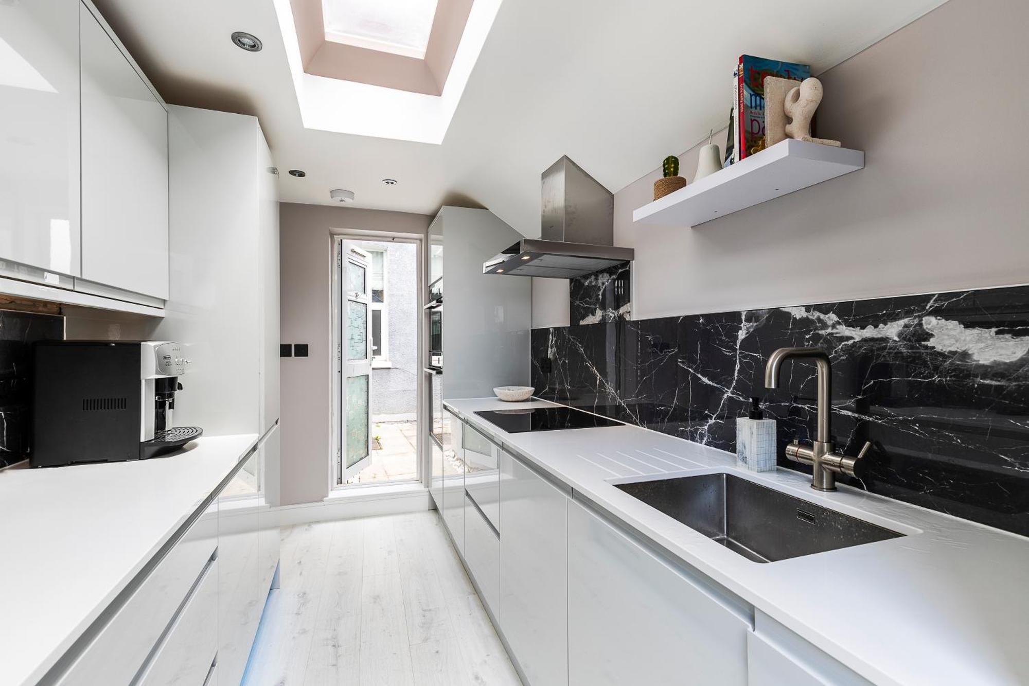 Apartment Luxurious 3 Bed Flat With Patio And Garden
