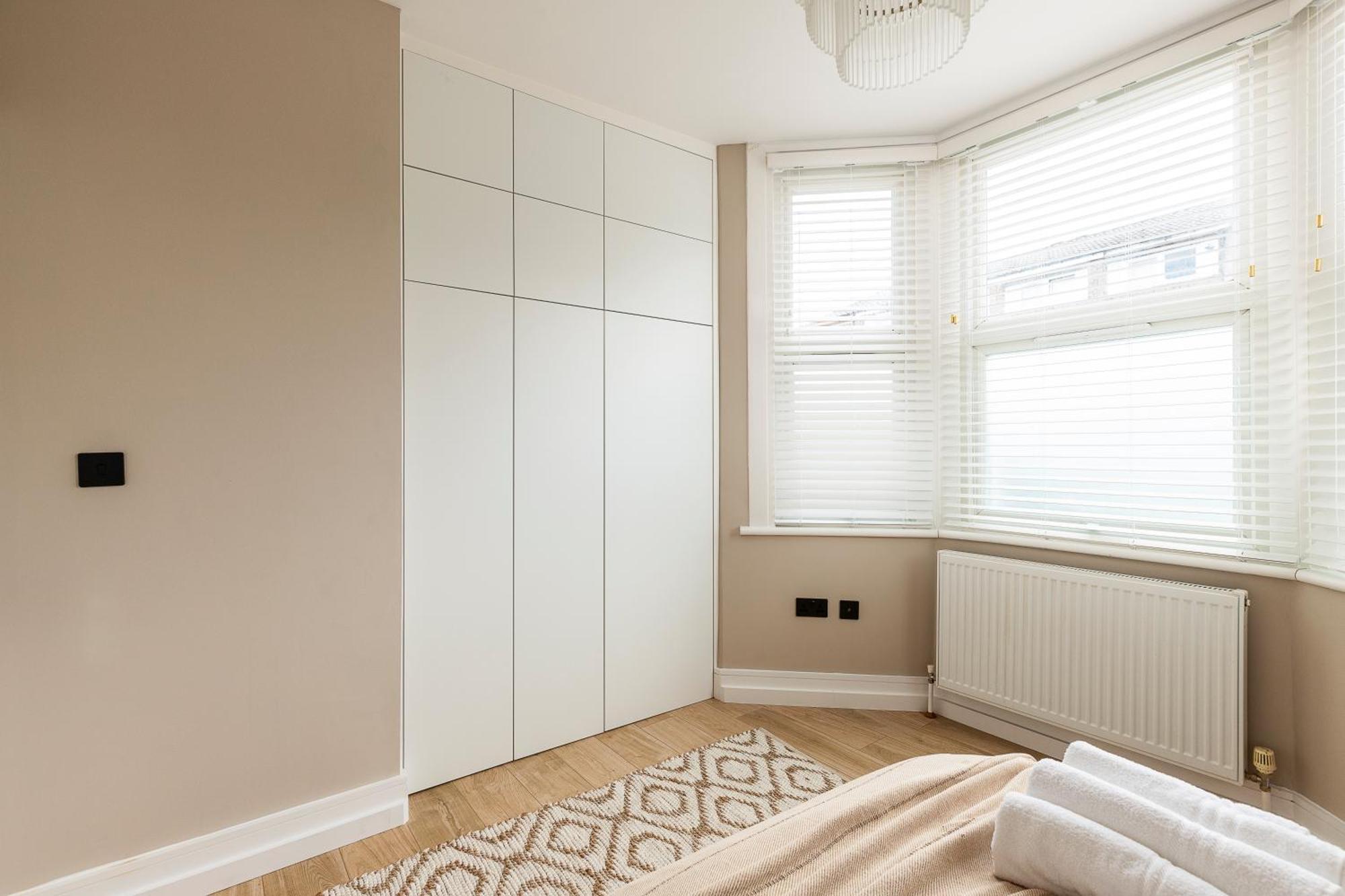 Luxurious 3 Bed Flat With Patio And Garden London