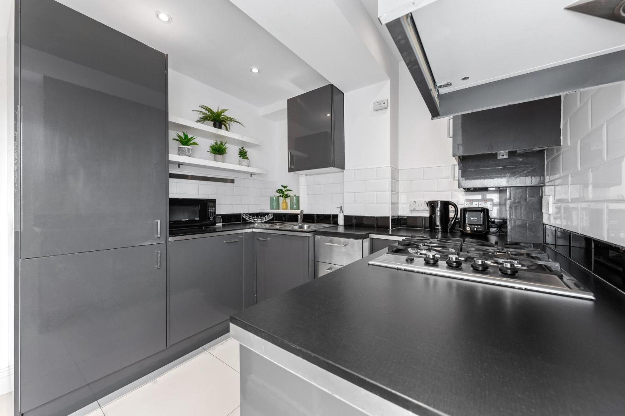 Two Bedroom Serviced - Nine Elms Luxury - Vauxhall & Westminster Apartment