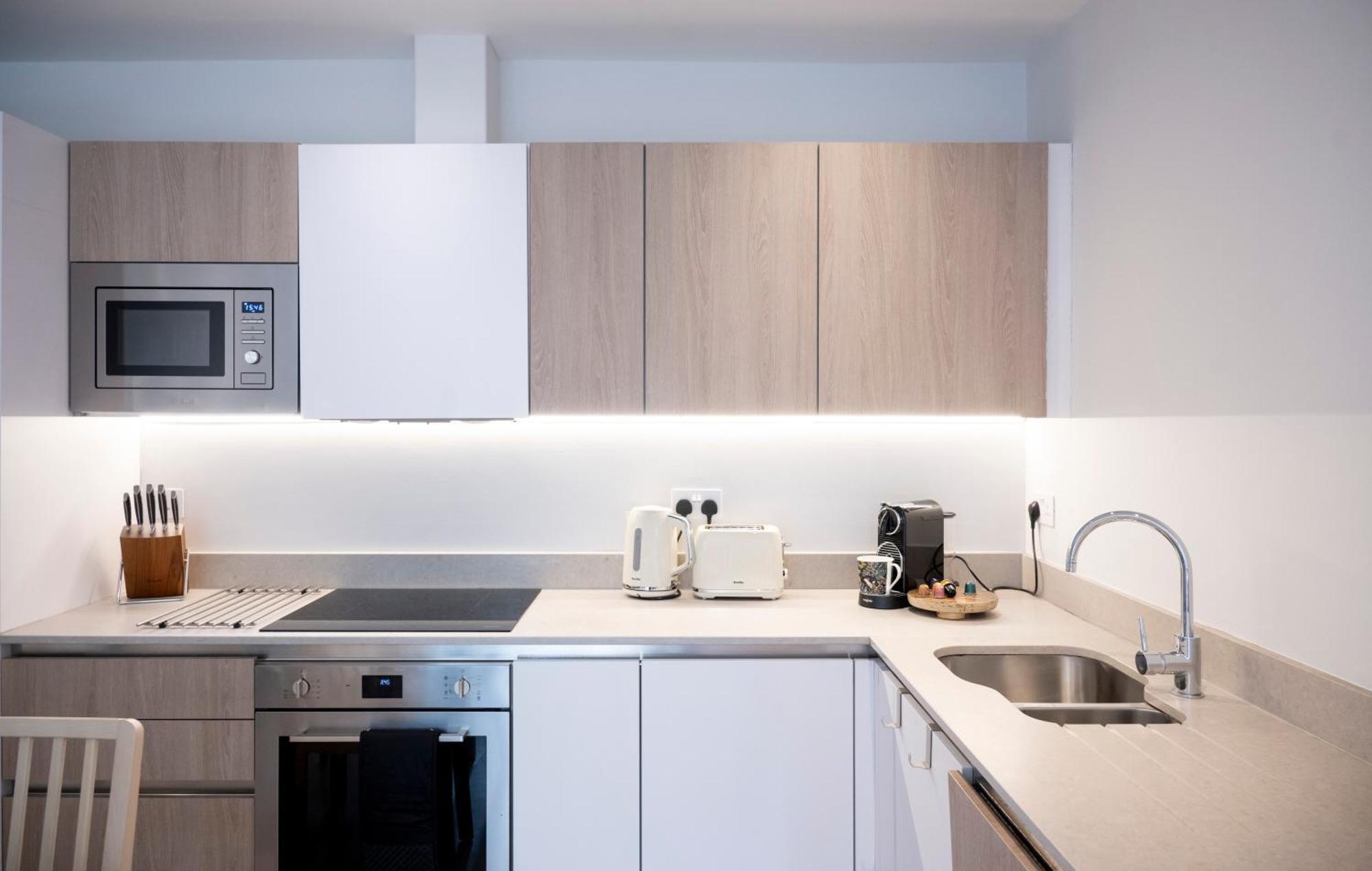 Lovely 1br - Zone 1 - Station Nearby Apartment