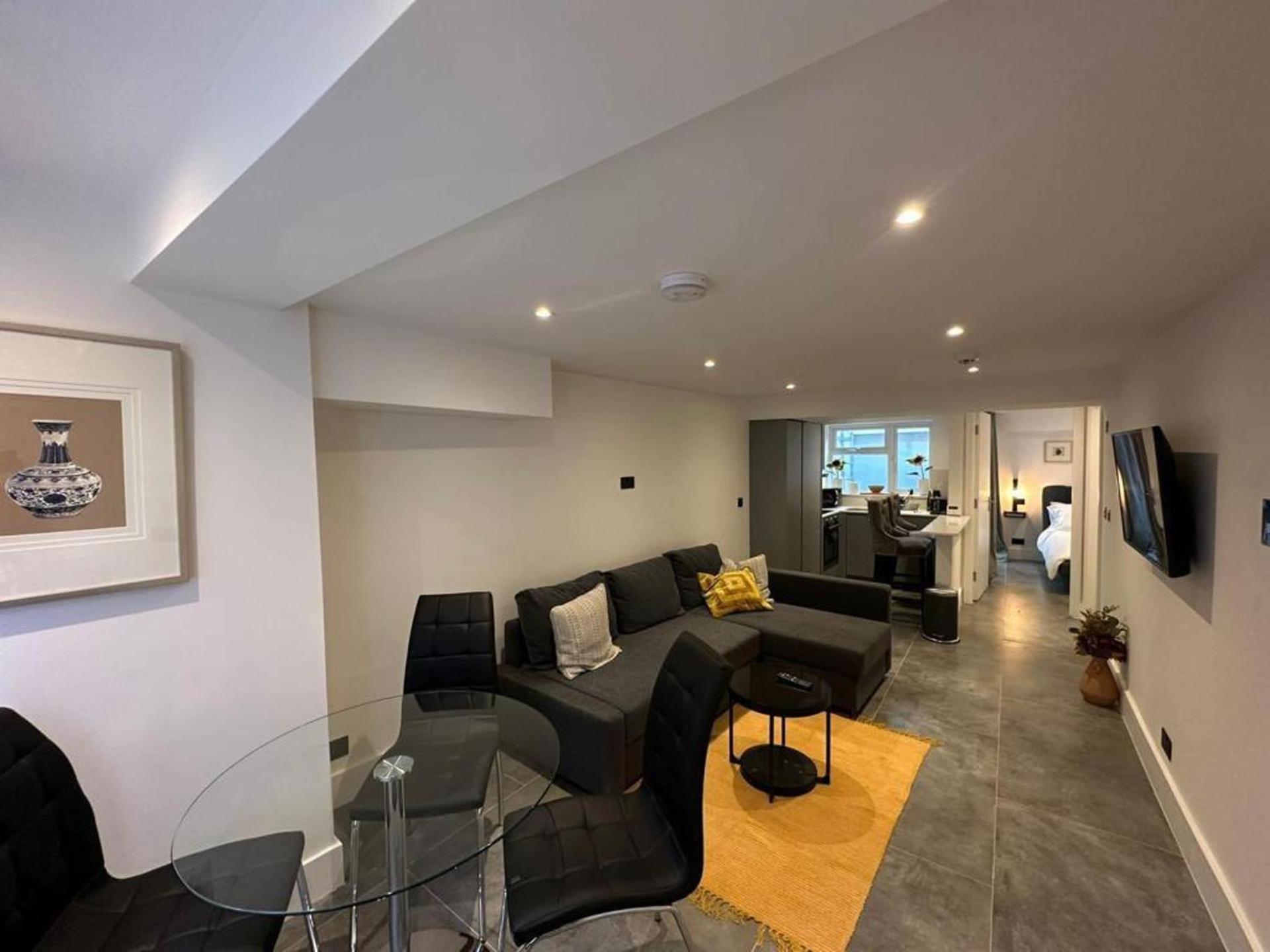 Stylish Two Bedroom House In Kilburn Holiday home