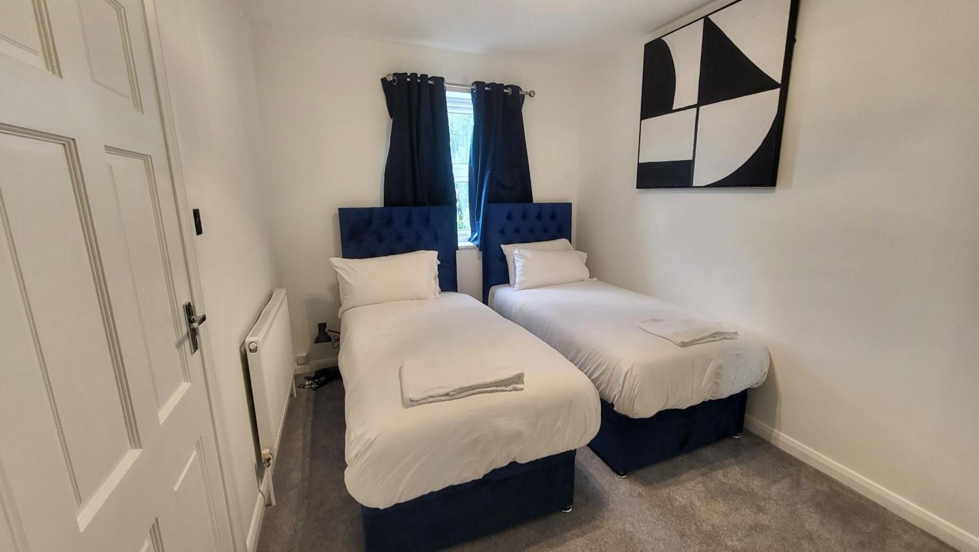 Apartment Garland Spacious 4 Bedroom House With Garden And Parking London