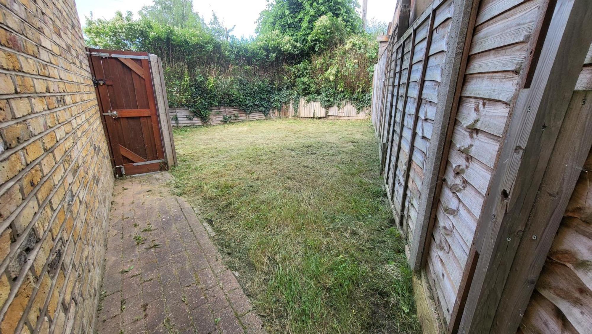 Apartment Garland Spacious 4 Bedroom House With Garden And Parking