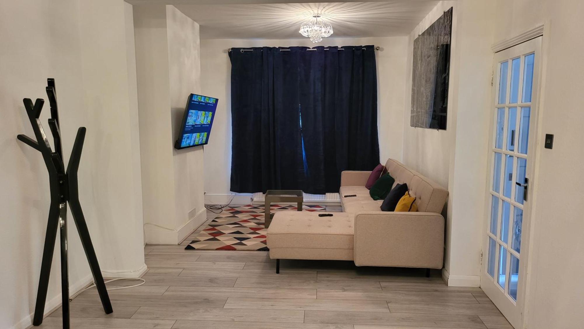 Apartment Garland Spacious 4 Bedroom House With Garden And Parking *