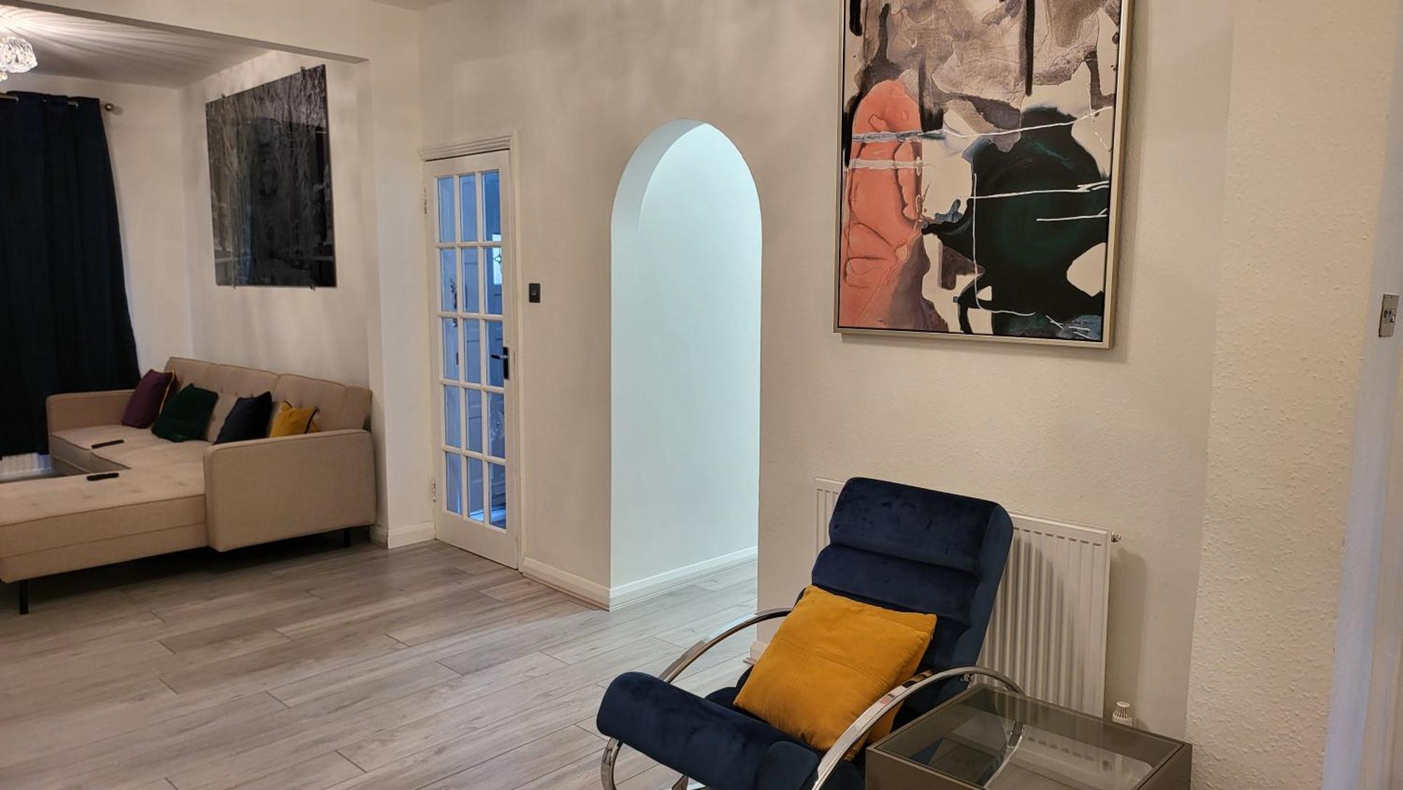 Apartment Garland Spacious 4 Bedroom House With Garden And Parking