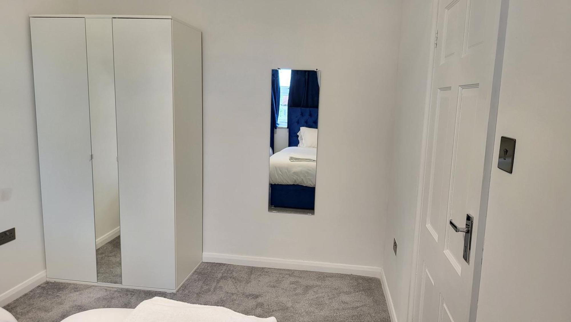 Apartment Garland Spacious 4 Bedroom House With Garden And Parking *