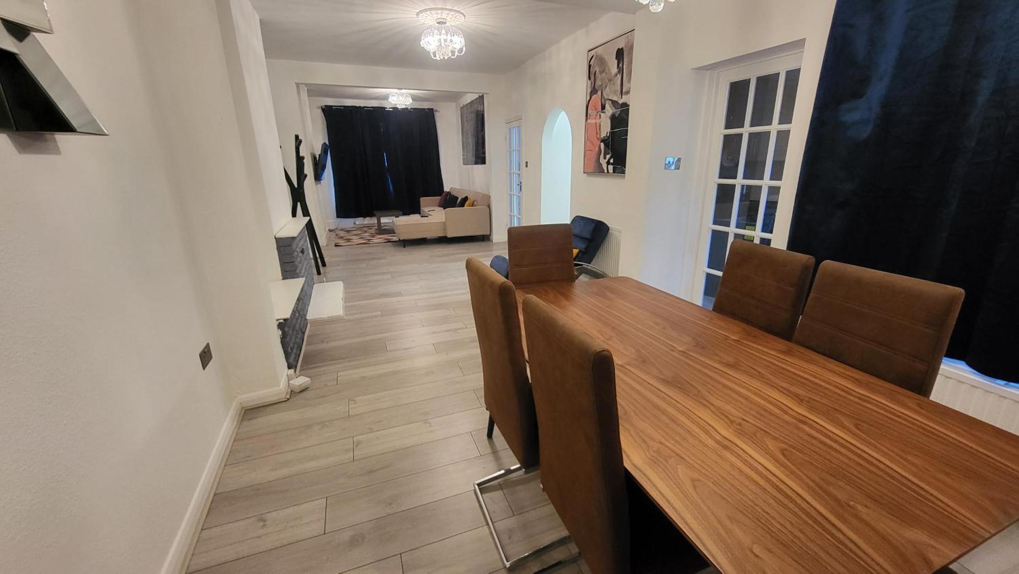 Garland Spacious 4 Bedroom House With Garden And Parking Apartment London