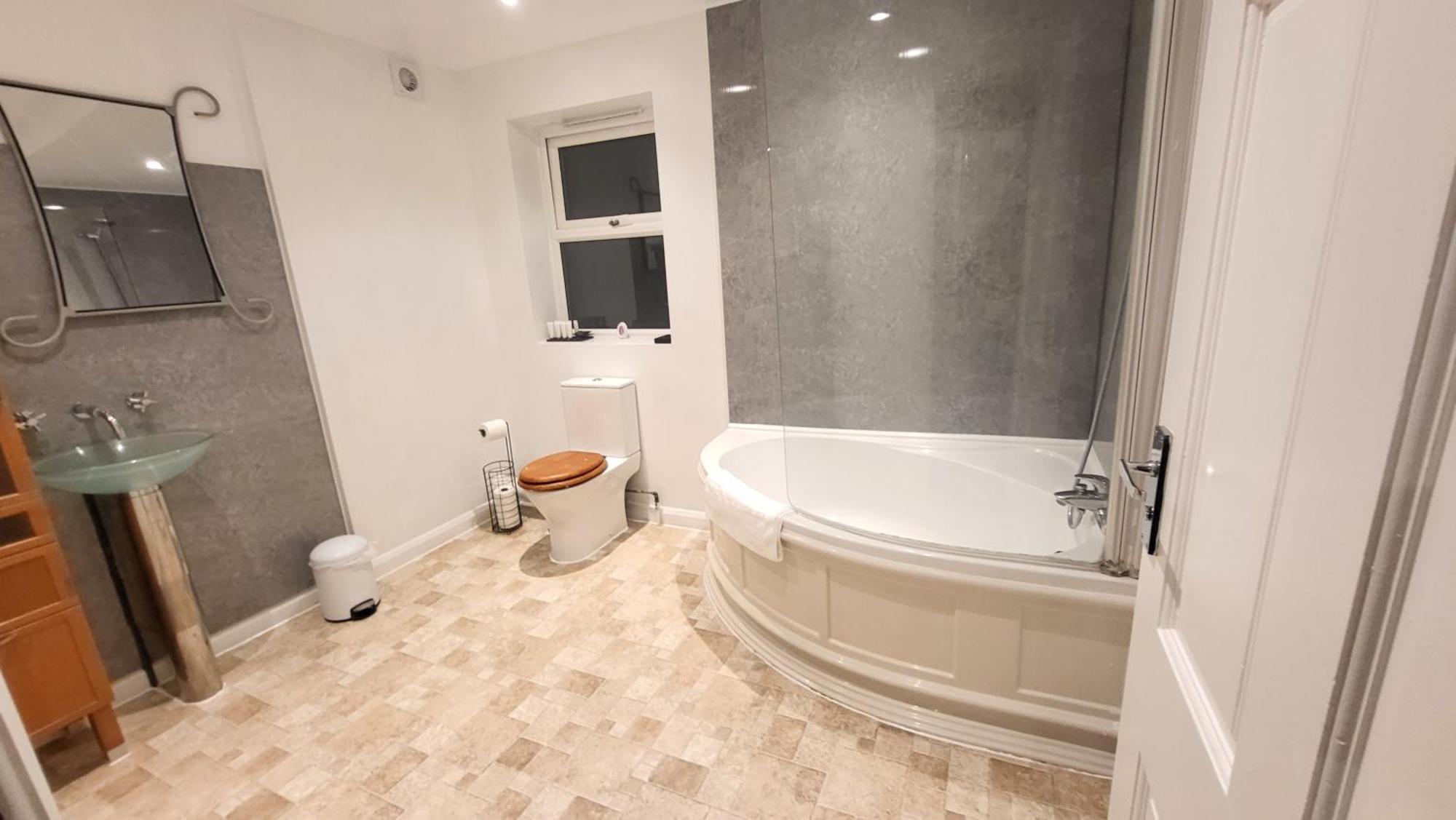 Garland Spacious 4 Bedroom House With Garden And Parking * London
