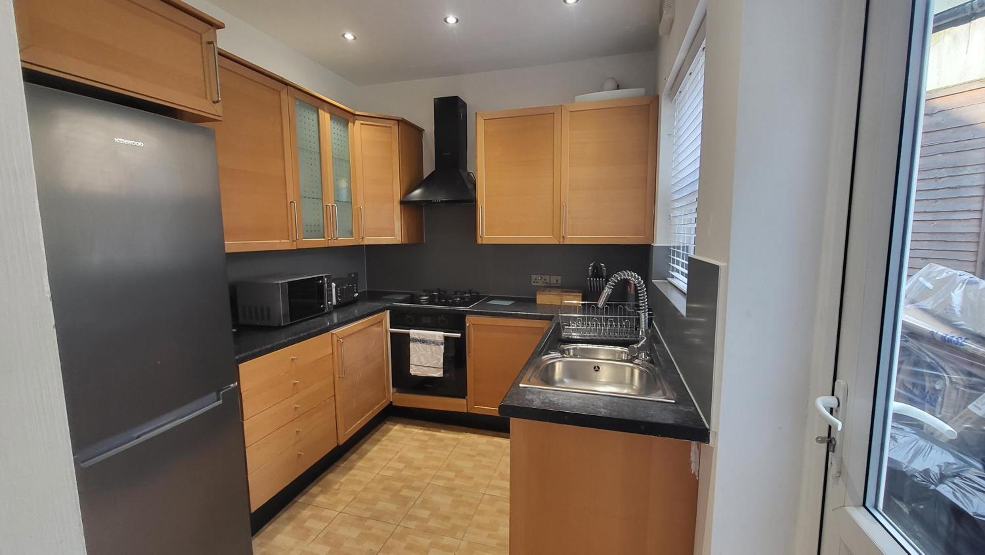 Garland Spacious 4 Bedroom House With Garden And Parking