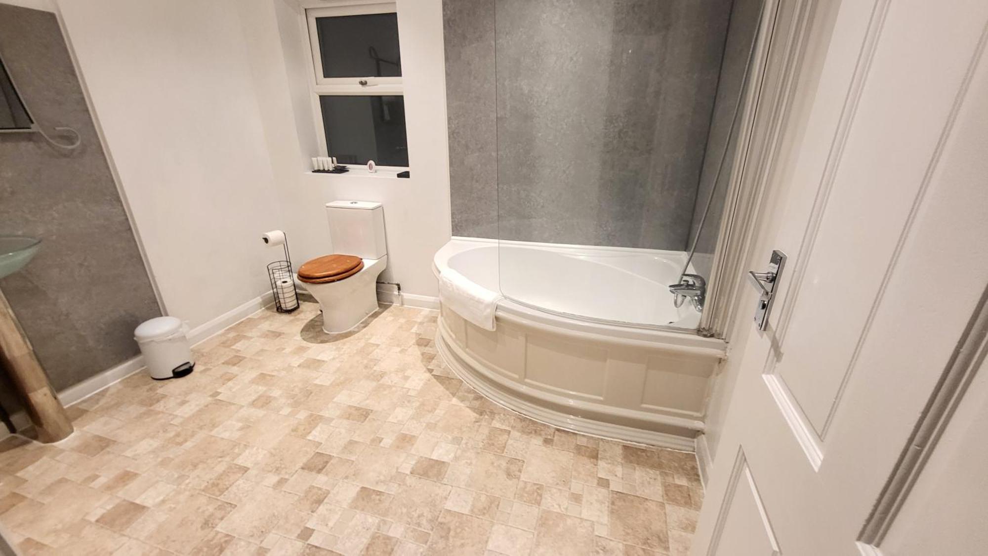 Apartment Garland Spacious 4 Bedroom House With Garden And Parking *