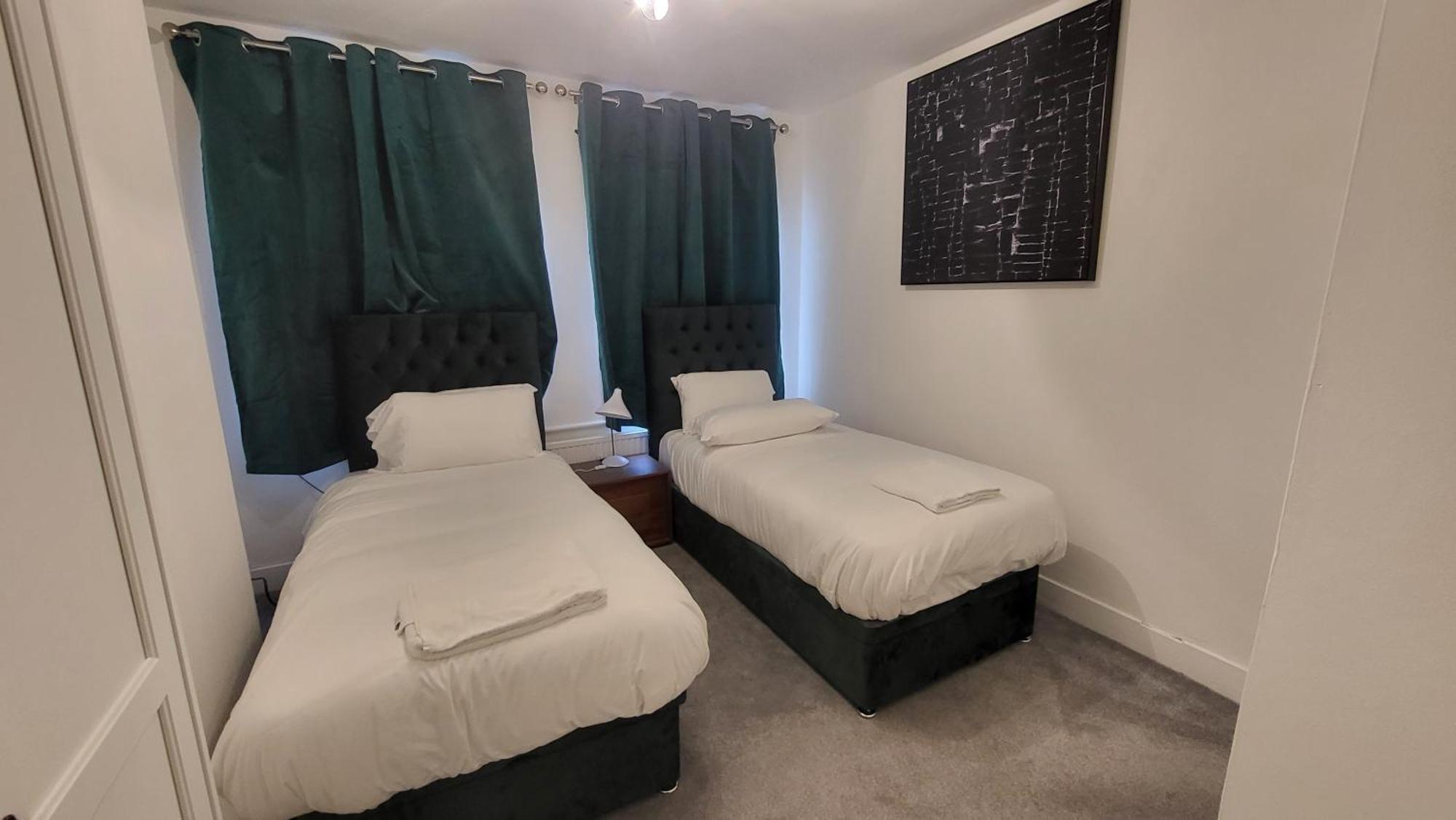 Garland Spacious 4 Bedroom House With Garden And Parking Apartment London